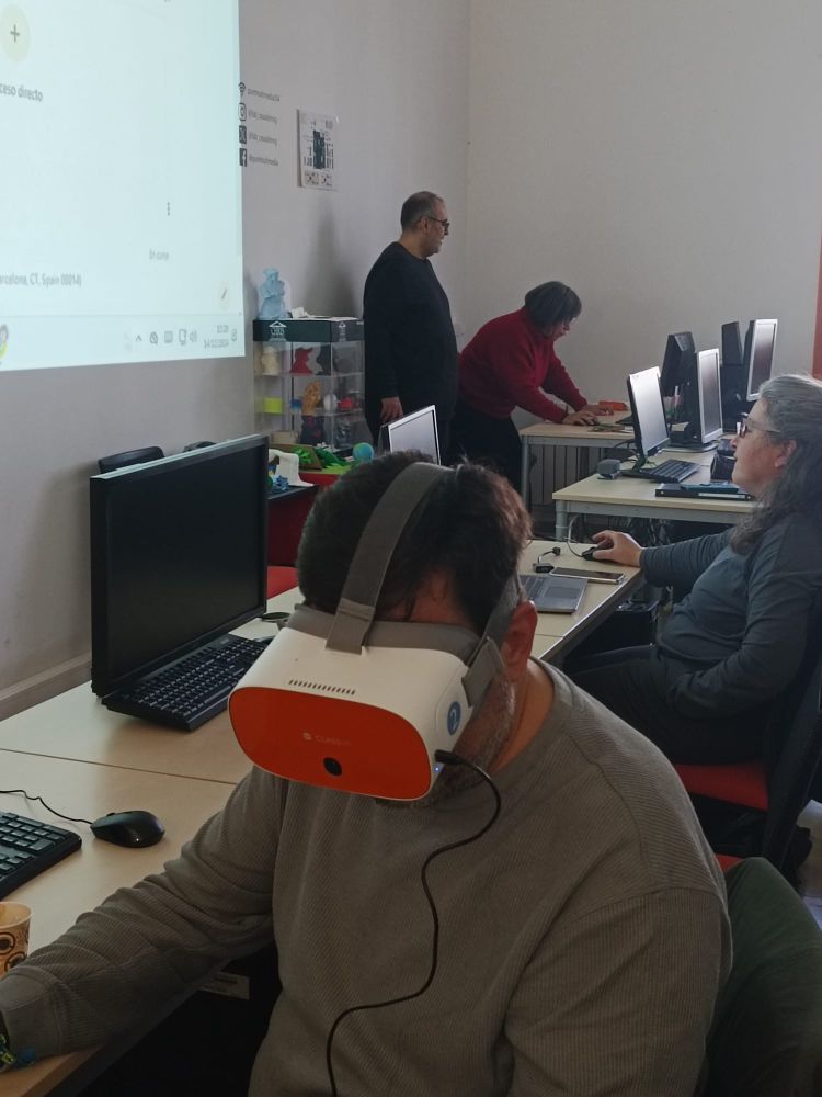 Assistent amb ulleres de realitat virtual