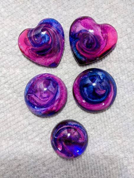 Blue and pink cabochons with fine glitter.