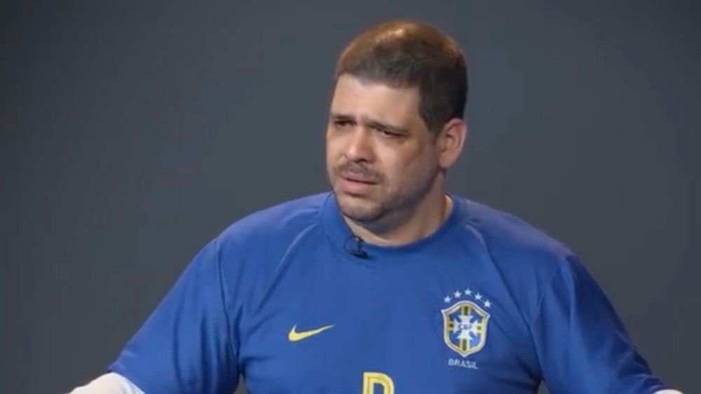 Rogerinho do Ingá triste.