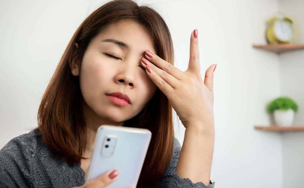 Mastering-Digital-Dieting-7-Essential-Tips-to-Curb-Your-Screen-Time-and-Boost-Productivity.jpg