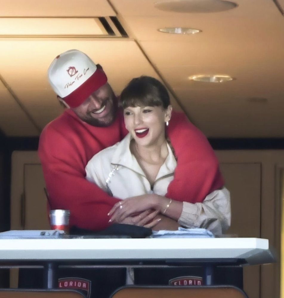 Taylor and Travis hugging at the Stanley Cup Final 