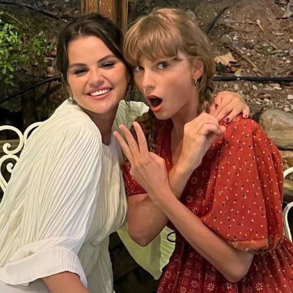 Selena Gomez & Taylor Swift