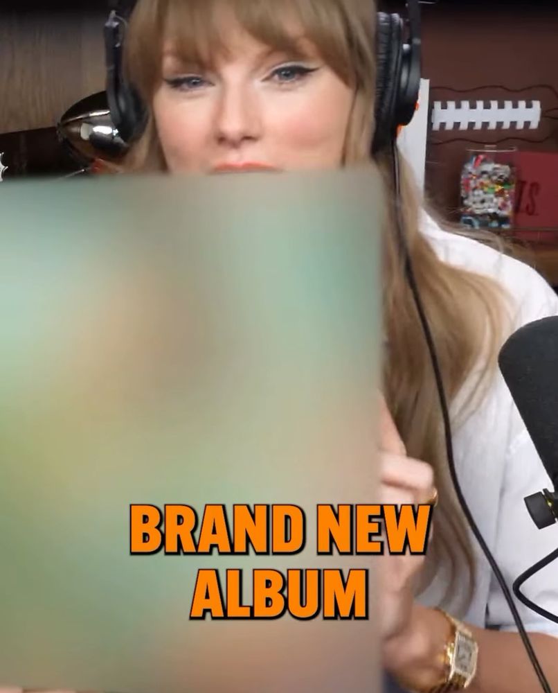 TAYLOR SHOWING BLUERED NEW ALBUM COBER