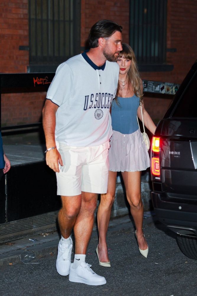 🚨| Taylor Swift and Travis Kelce out for dinner in NYC last night.