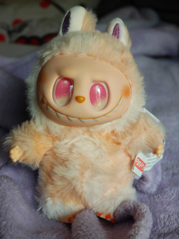 I might customize it a little bit, mainly to match the ears tbh, and I just realized that this little critter has two left hands, I'll just paint it's nails orange and purple too.
I got this for 10 dollars.
I might get a right hand for this little guy too.
(I'm still going to leave the face alone too, at least until I'm ready to use a diy air brush.