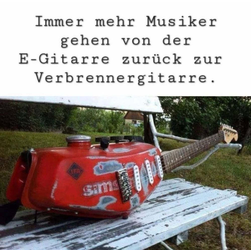 Bild zeigt eine „Motorgitarre“ und sie Überschrift „Immer mehr Musiker gehen von der E-Gitarre zurück zur Verbrennergitarre“