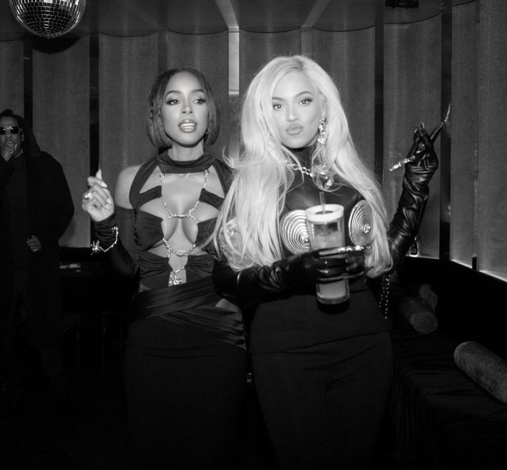 Photo of Beyoncé and Kelly Rowland together at a party looking glamorous.