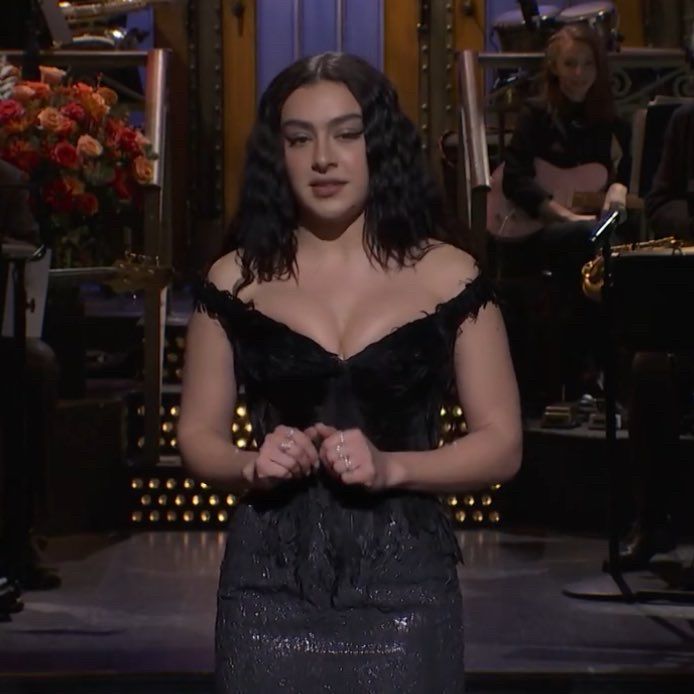 Charli xcx on SNL. 