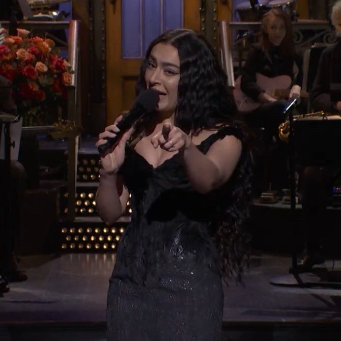 Charli xcx on SNL. 