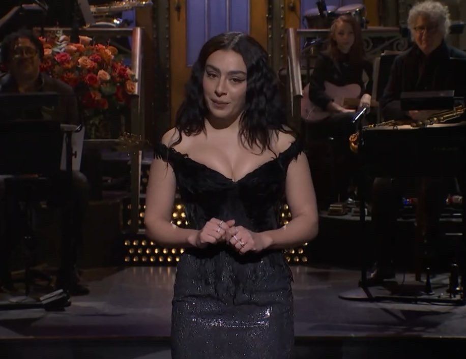 Charli xcx on SNL. 
