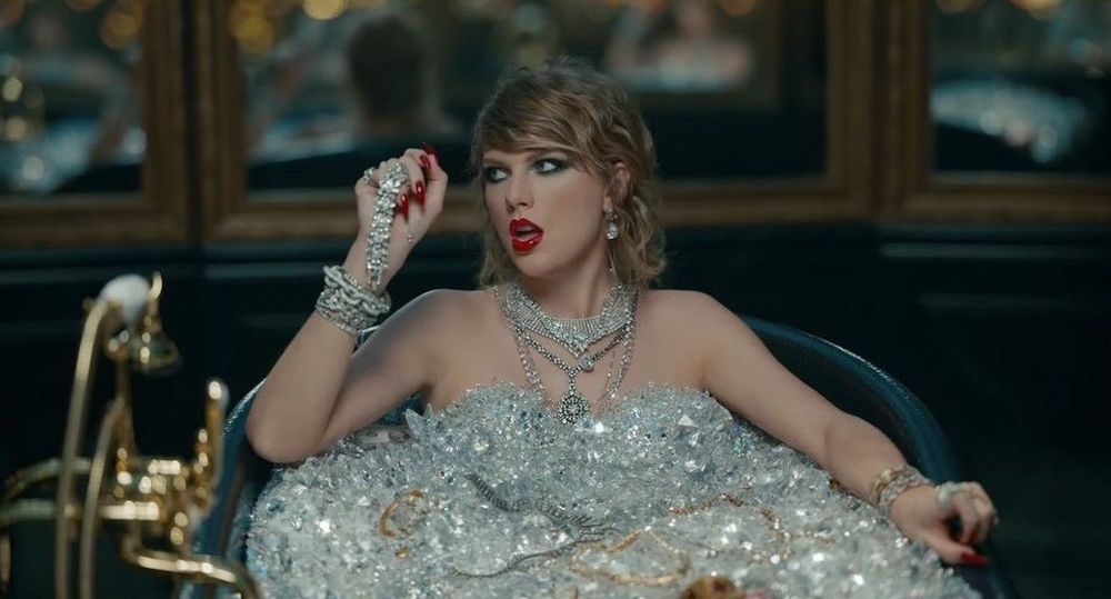 Taylor Swift in the ‘Look What You Made Me Do’ music video (2017). 