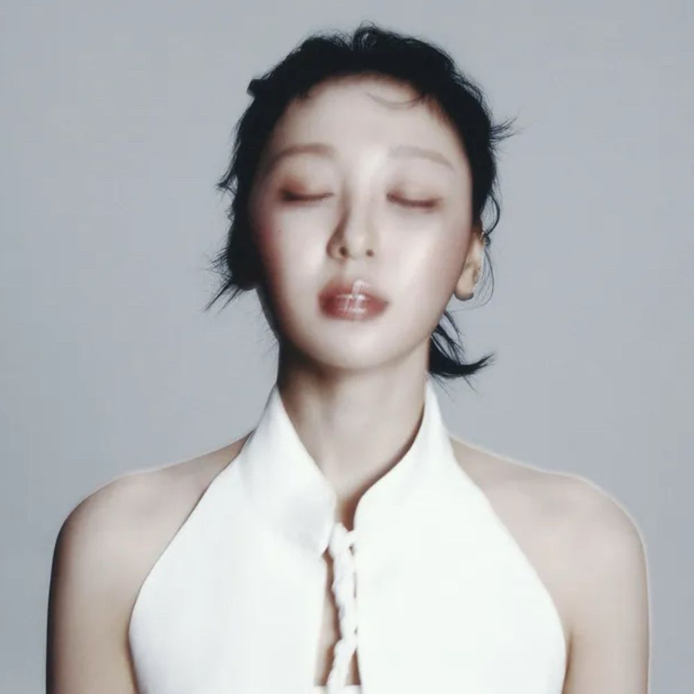Image of singer Yves for her new album, as mentioned in the caption of the post.