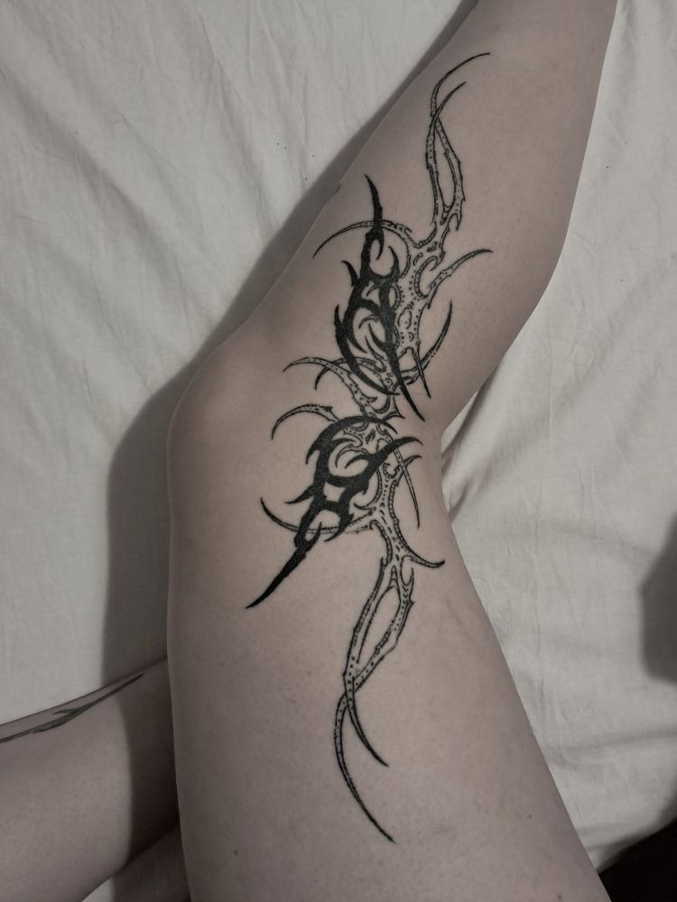 geometric shapes like interlocking blades forming a symmetrical decoration on the side of the leg