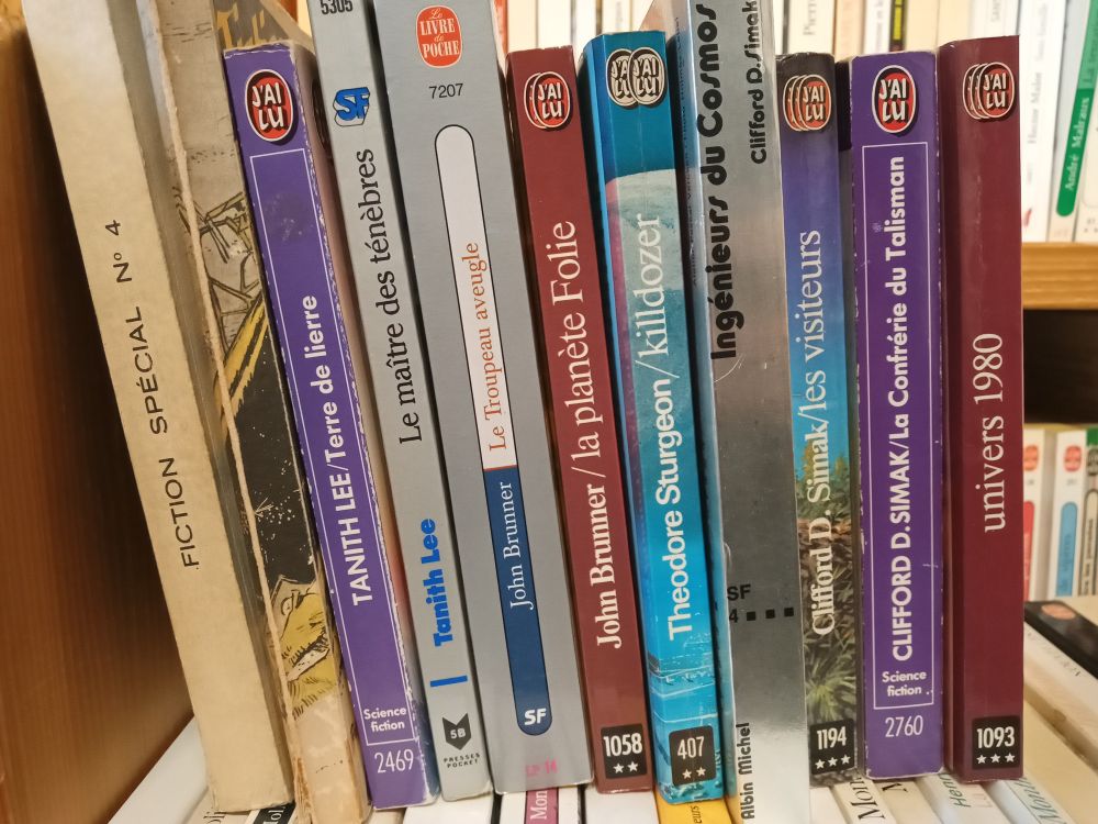 Mon butin du jour en librairie d'occasion.
Deux Fiction spéciaux, deux Tanith Lee, deux Brunner, un Sturgeon, trois Simak et l'univers 1980.