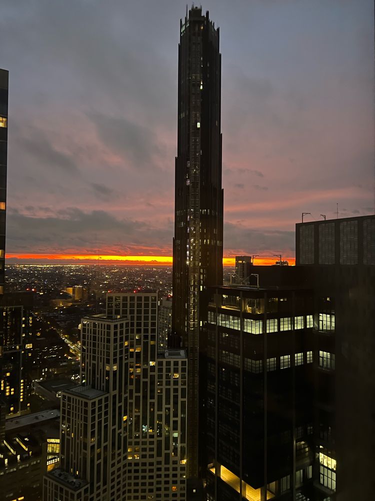 Good morning Brooklyn 🫶🏻

#sunrise #brooklyn #dobro #nyc #newyork #city #urban 