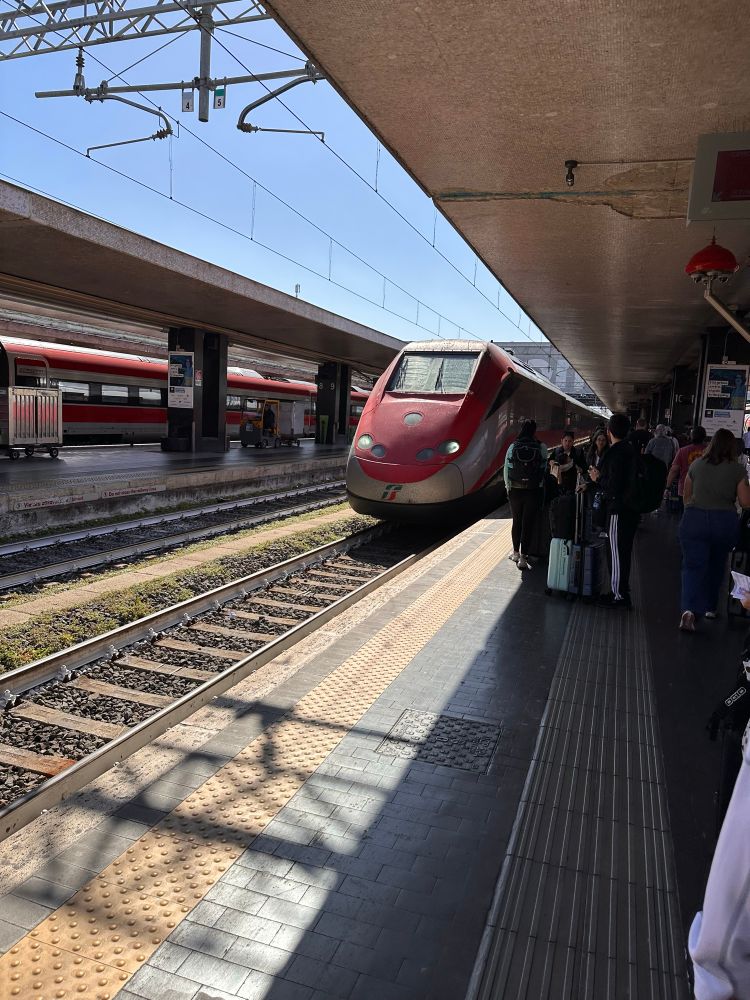 Italian red train 