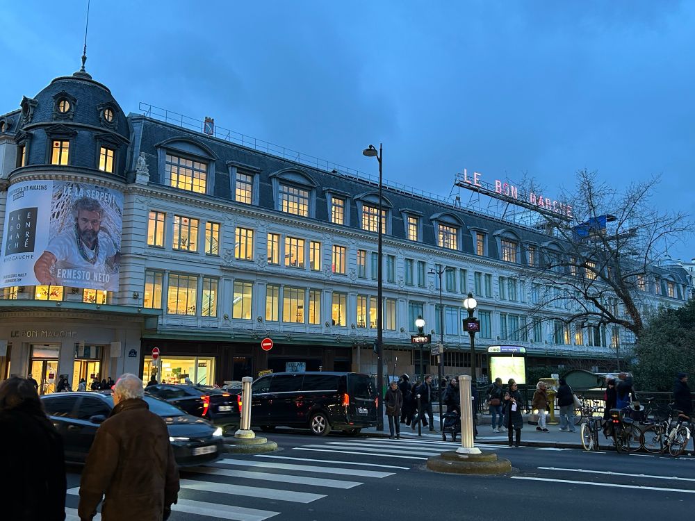 Le grand magasin Le Bon Marché, quartier Sèvres-Babylone, Paris