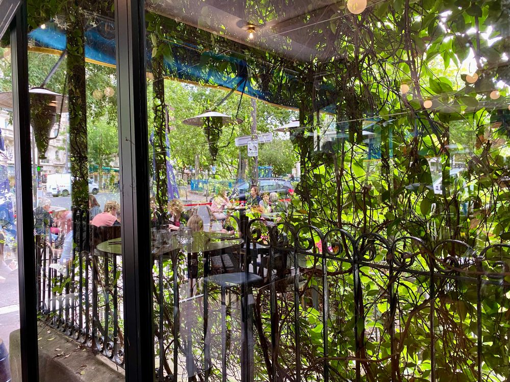 Terrasse de café, avenue de Saint-Mandé, Paris, 12e arrondissement 