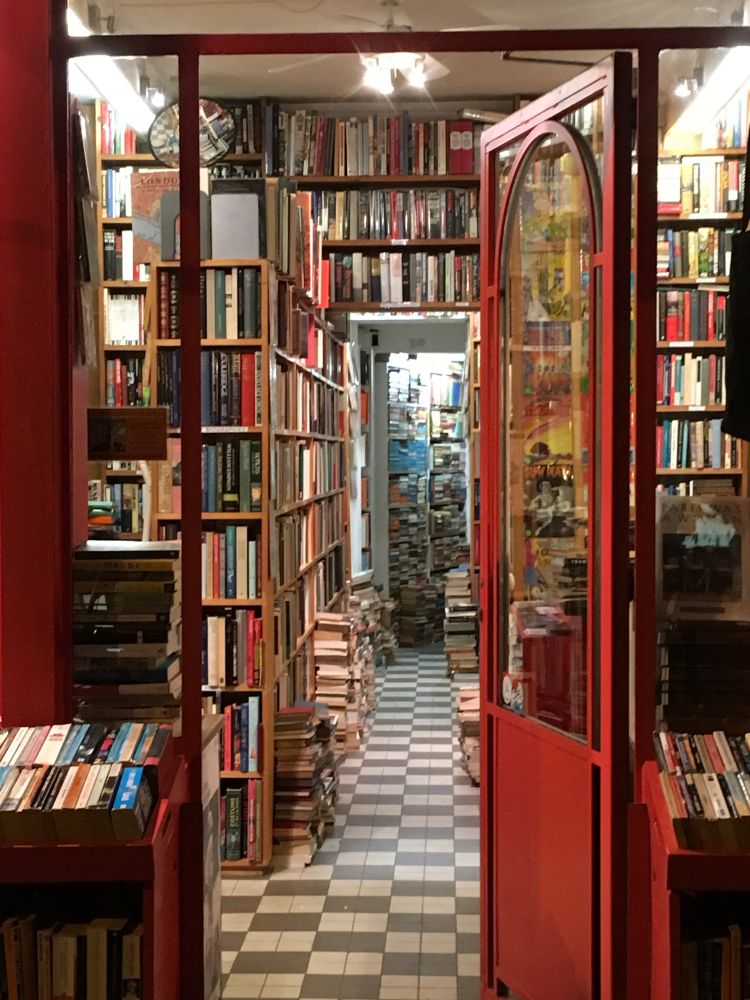 Librairie anglophone rue Monsieur le Prince, quartier de l’Odeon, Paris
