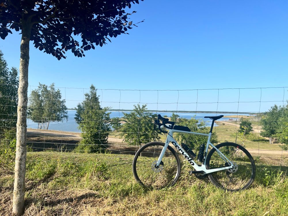 Rennrad vor Seekulisse