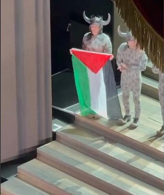 Unknown cast member dressed as a Viking with a horned helmet at the Royal Opera House last night, is taking his bows whilst holding up a Palestinian flag.