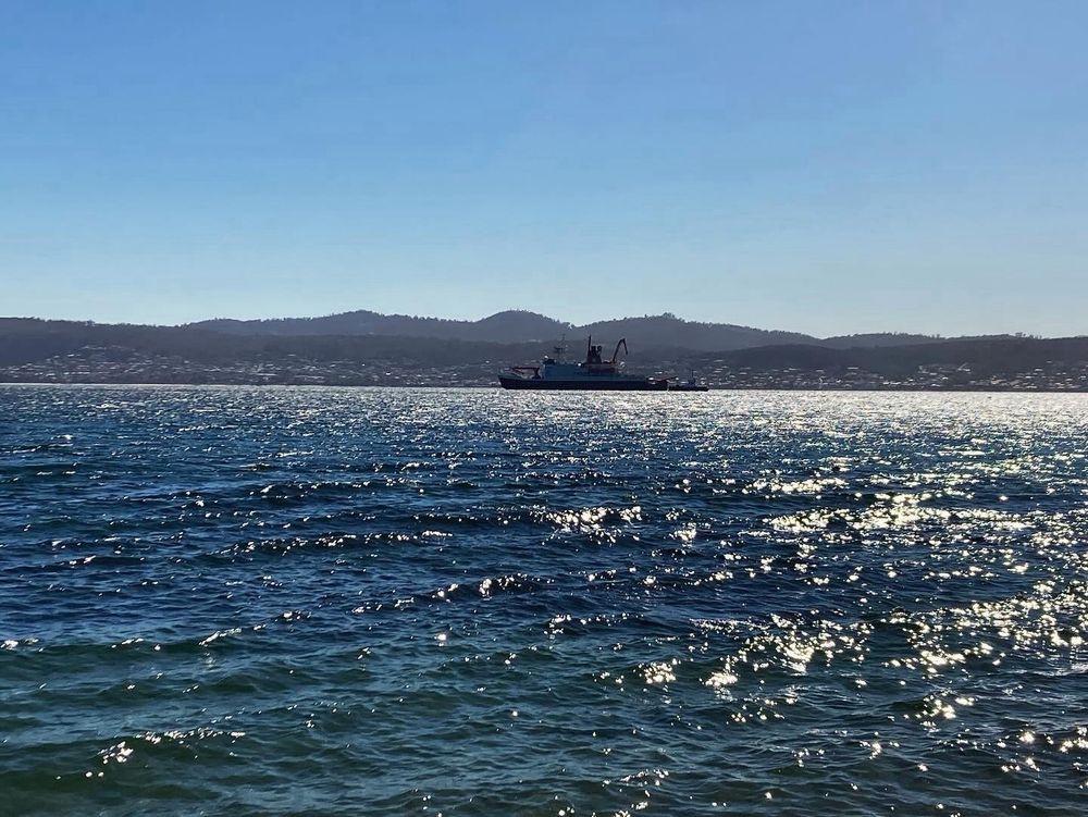 Rv Polarstern sailing up the Derwent River