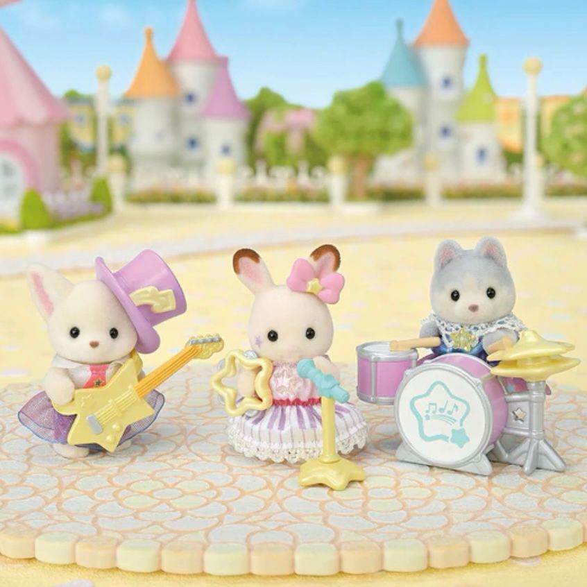 Photo of upcoming 40th anniversary set, 赤ちゃん星空コンサートセット (Baby Starry Sky Concert). Three Sylvanian Families babies playing in a band, with the fennec fox on electric guitar, chocolate rabbit with a cymbal and microphone, and husky on drums. 