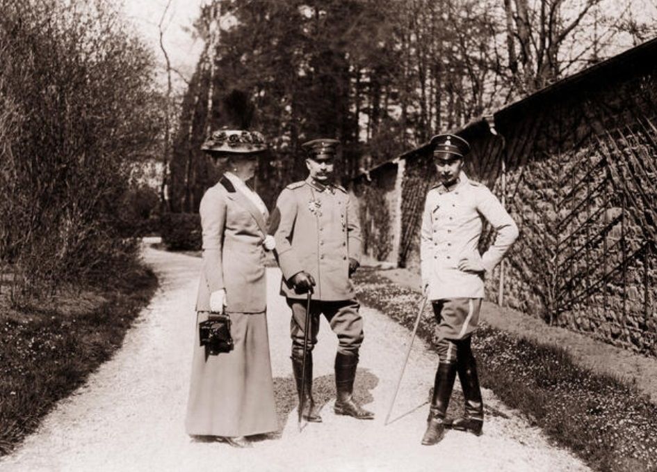 South Carolina newspaper The Intelligencer #OTD Nov 28 1915 publishes photo of The Empress, The Kaiser and The Crown Prince. It was "taken this month in a town in France. It is the latest photograph of the German Royal family."
https://chroniclingamerica.loc.gov/lccn/2010218505/1915-11-28/ed-1/seq-1/#