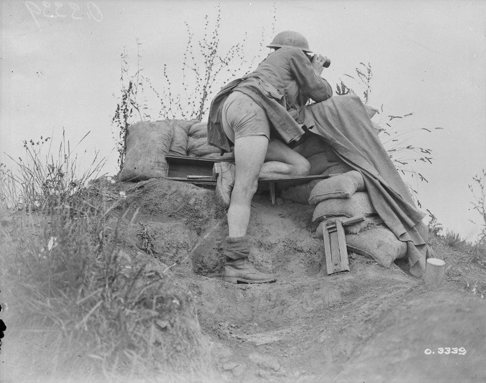 New-York Tribune #OTD Nov 17 1918 publishes this William Rider-Rider photo (O-3339 & Item ID: 3522294) that was originally taken with the caption, "A Canadian Scot observing the movement of the Germans. Advance East of Arras. October, 1918". The New-York Tribune captions the photo, "Warm work, and apparently a warm day. What wouldn't a boy give for that huge alarm rattle near his foot?"

https://recherche-collection-search.bac-lac.gc.ca/eng/Home/Record?app=fonandcol&IdNumber=3522294&new=-8585644412918848245

New-York tribune November 17, 1918
https://www.loc.gov/resource/sn83030214/1918-11-17/ed-1/?sp=5&r=0.396,0.679,0.544,0.254,0