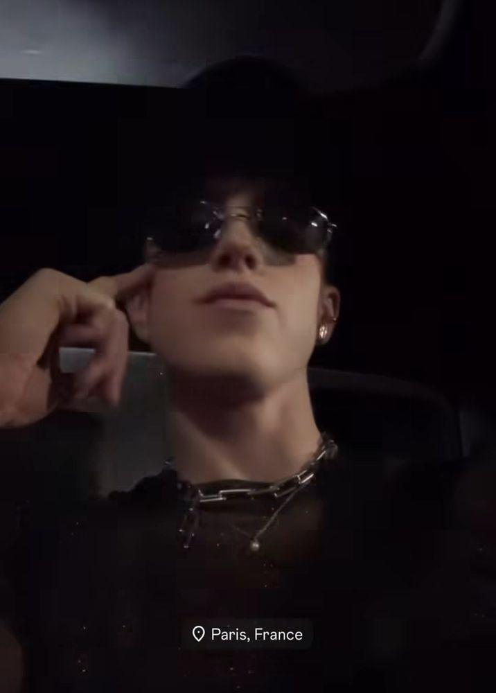 Ess Hodlemoser rocks out in Paris