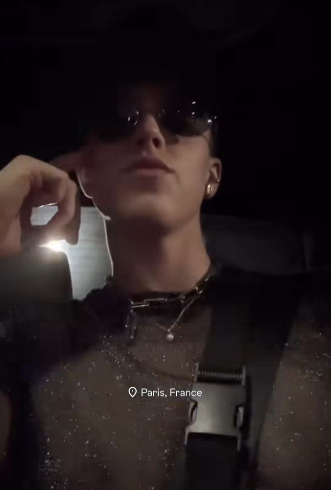 Ess Hodlmoser rocks out in black