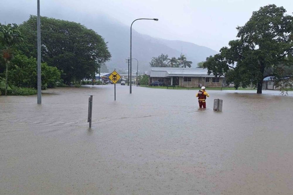 Heat is on Queensland LNP to show its hand on climate and renewables