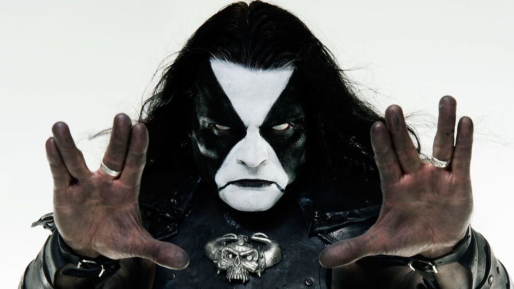 Abbath from Immortal with B&W corpse paint that is pretty much exactly inverted black capped chickadee