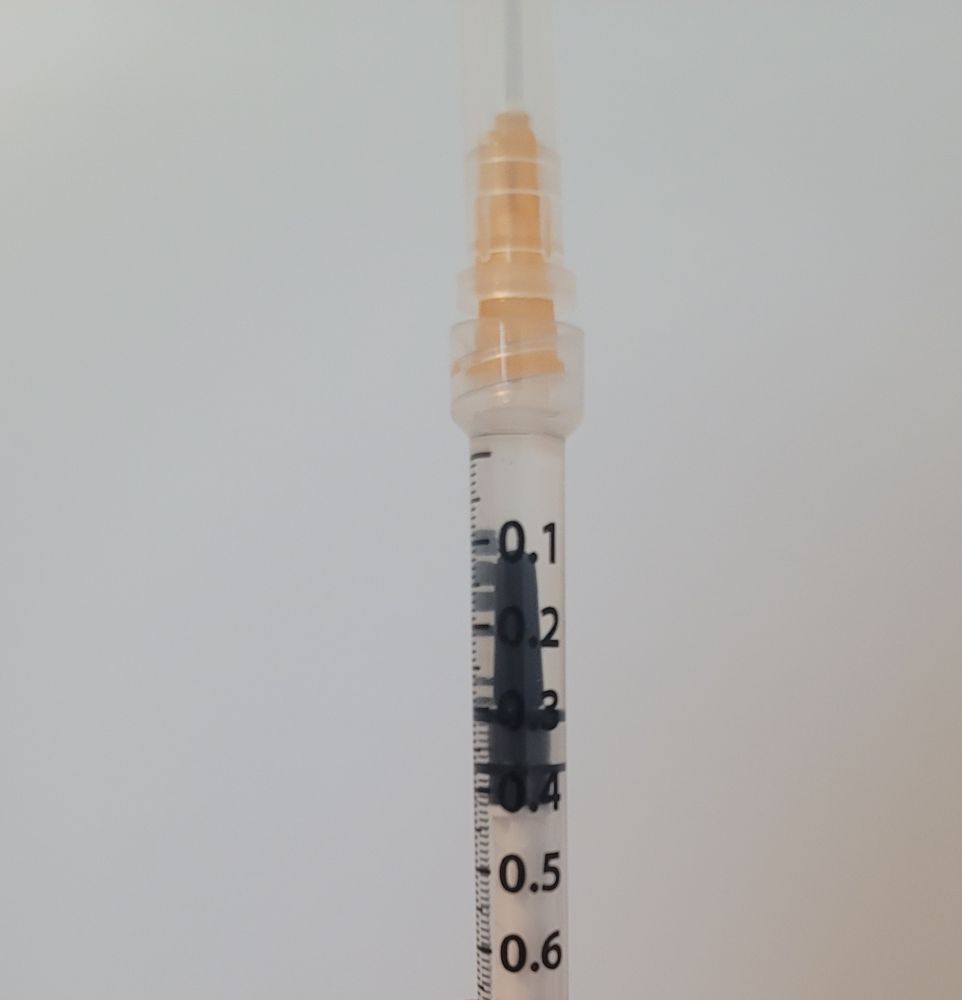 syringe with 0.3 milliliters of estradiol valerate 100mg/5mL