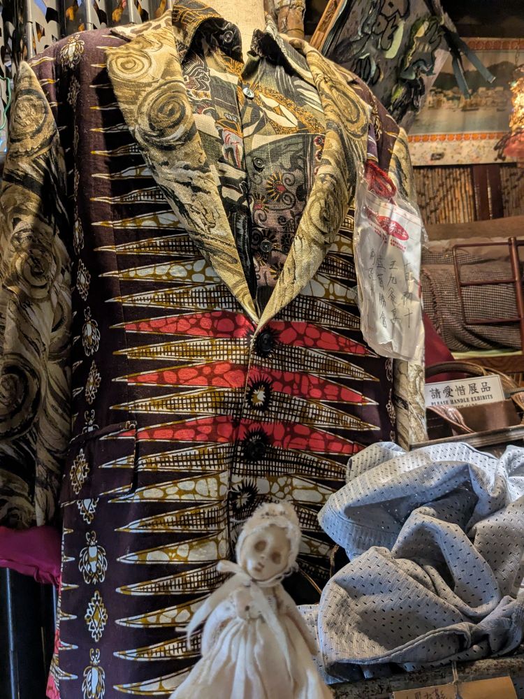 王九（トワイライト・ウォリアーズの人物）の衣装とレレチカ