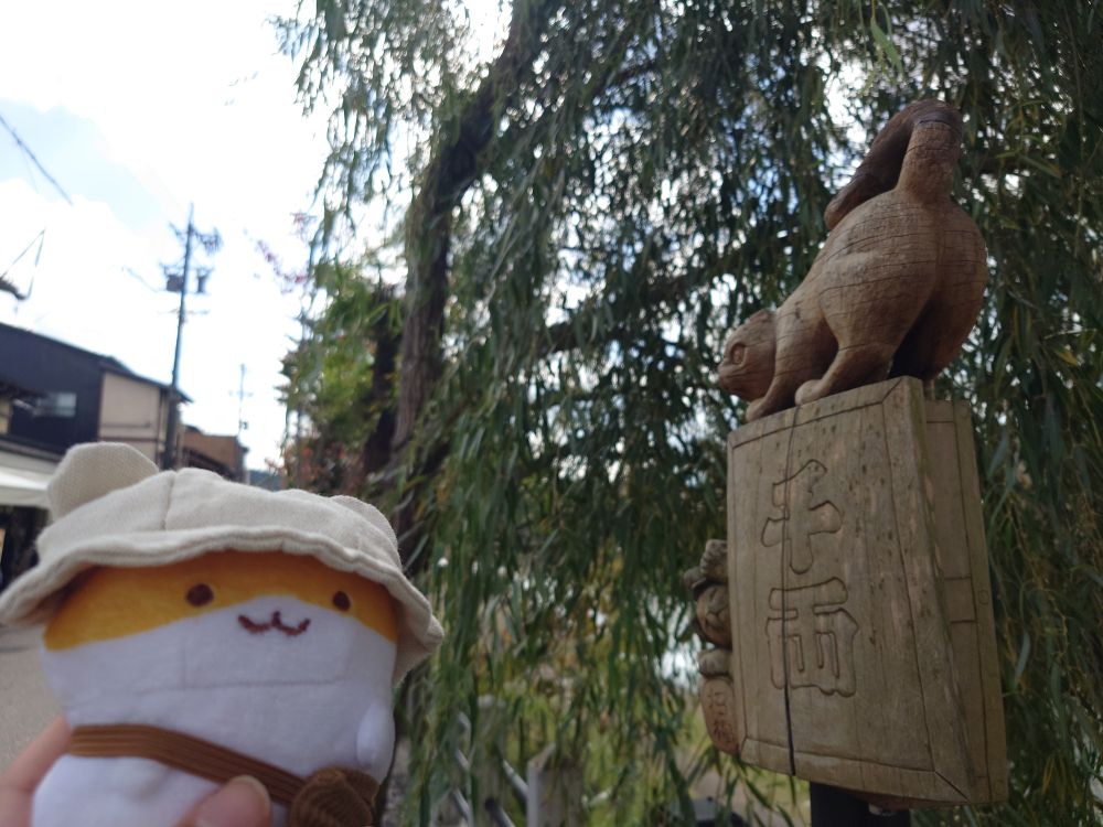 木彫りの猫とはむちゃん