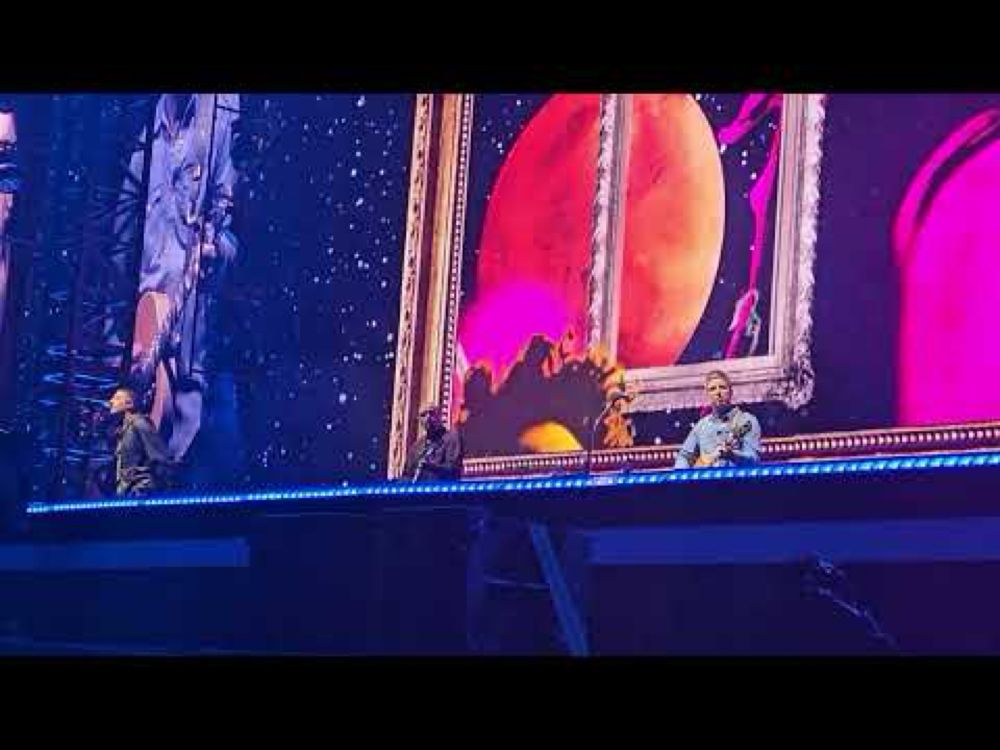 Oasis - Wonderwall (Live in Cardiff 4/7/25)