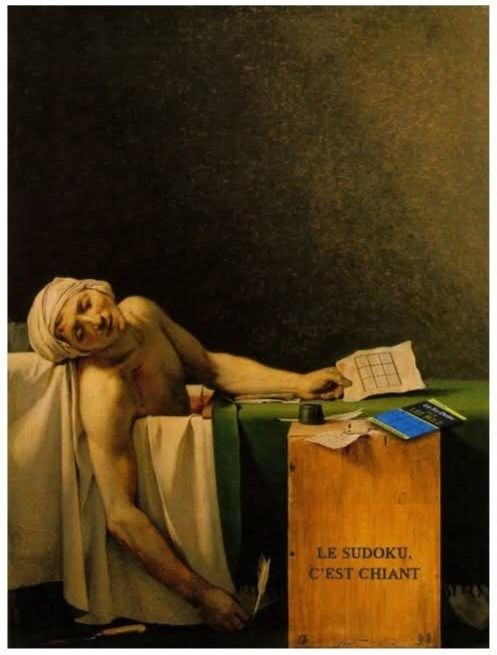 Détournement du tableau de David, la mort de Marat, avec Marat mort d'ennui dans son bain, une grille de sudoku à la main.