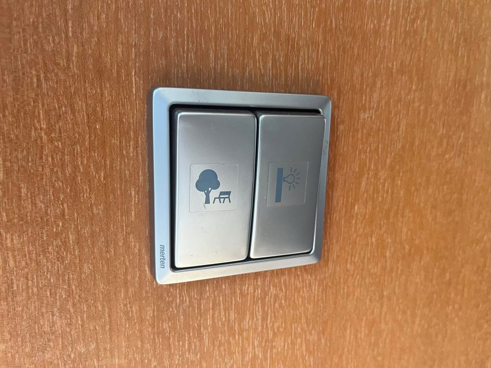 Photo by 이찬진 on November 10, 2025. May be an image of ‎light switch, thermostat, socket, door and ‎text that says '‎ع merten merten‎'‎‎.