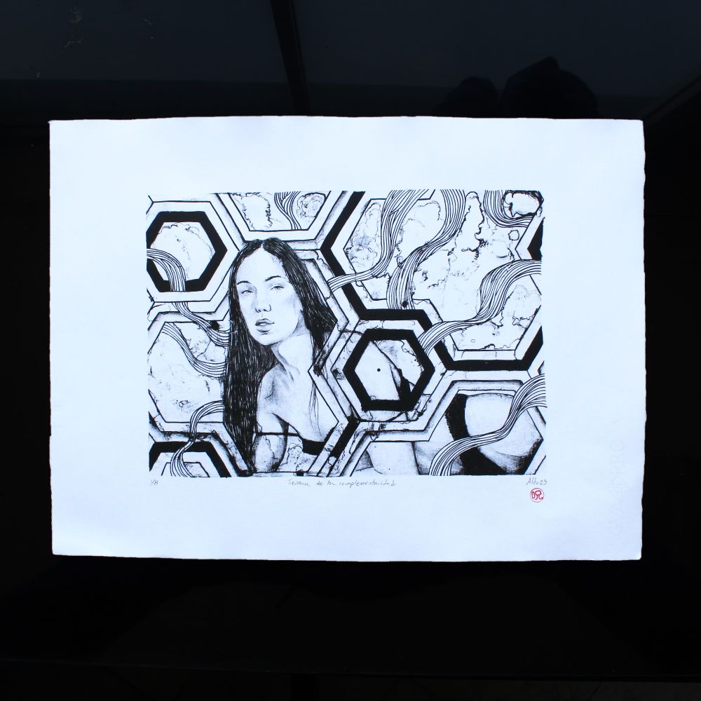 Hand made print of a woman between geometric shapes, titled "señora de la complementaridad".