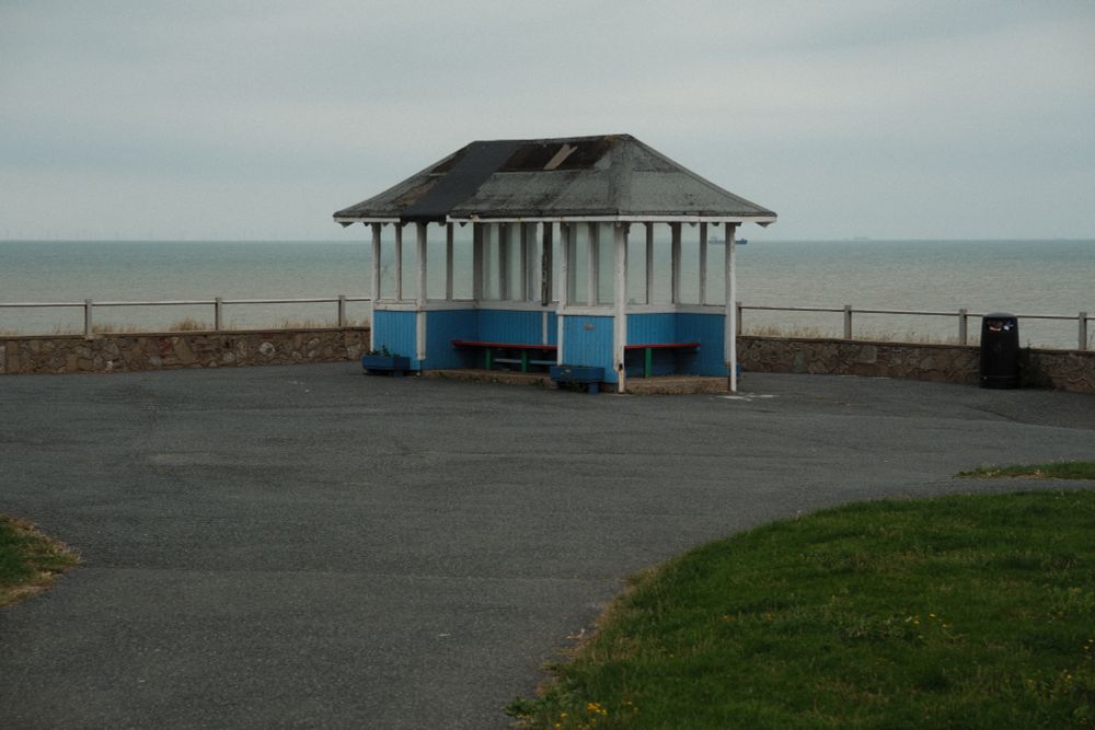 A weather hut, the sea is in the bg