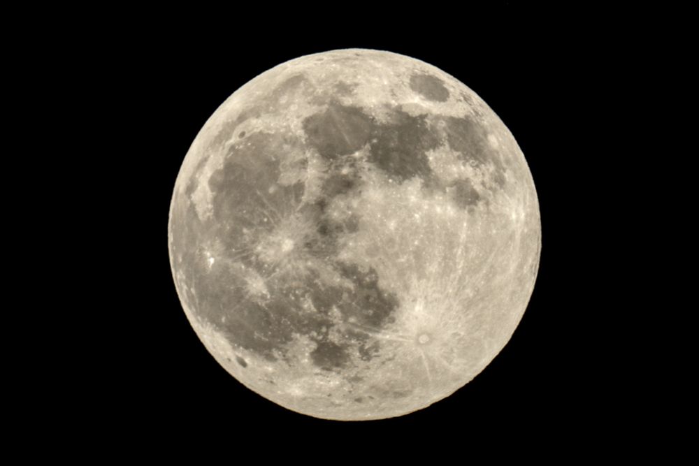 a picture of the full moon