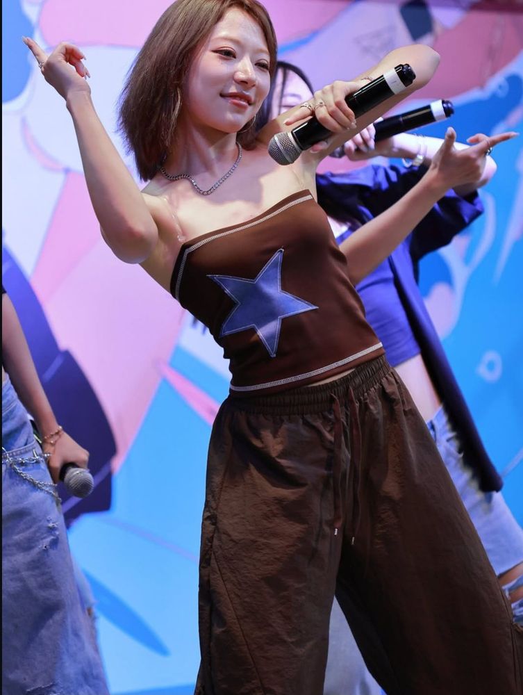 Hello from Kandis mid-performance in brown sweatpants and a brown top, her light brown hair is shoulder length now!