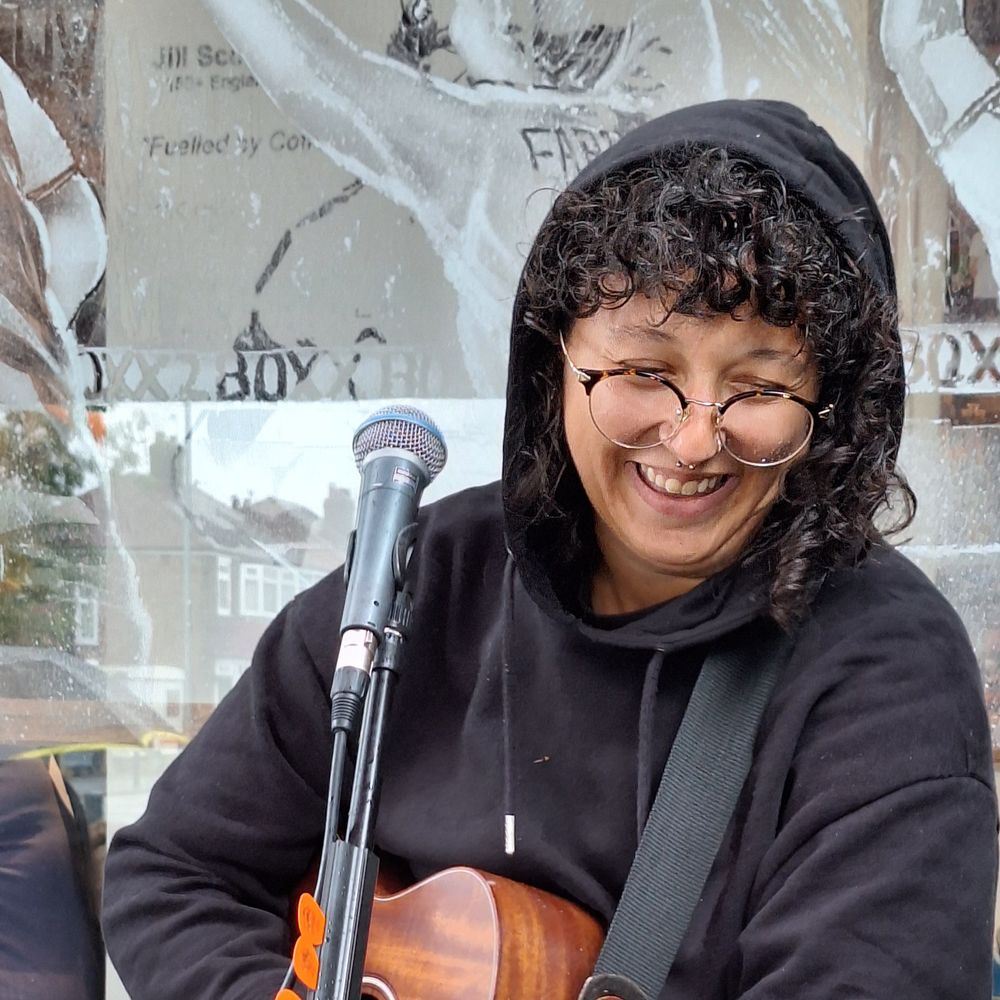 Photo of singer songwriter Zha Olu performing in Northenden