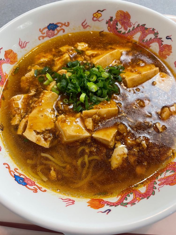 社食の麻婆ラーメン。麺少なめ。