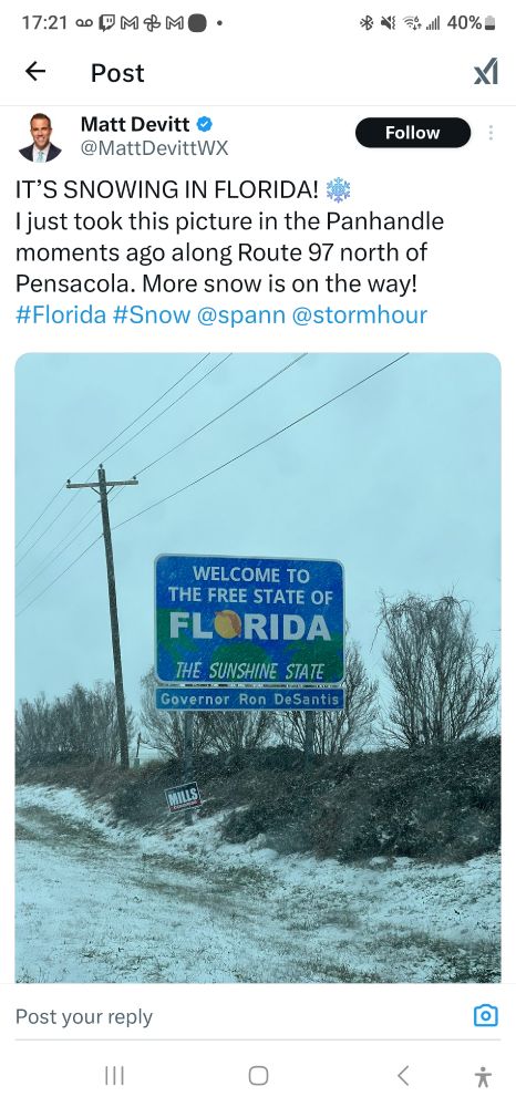 A screenshot of a tweet from Matt Devitt, a weather person in Pensacola. The photo in the tweet shows a "welcome to the free state of Florida, the sunshine state"sign with snow in the foreground.