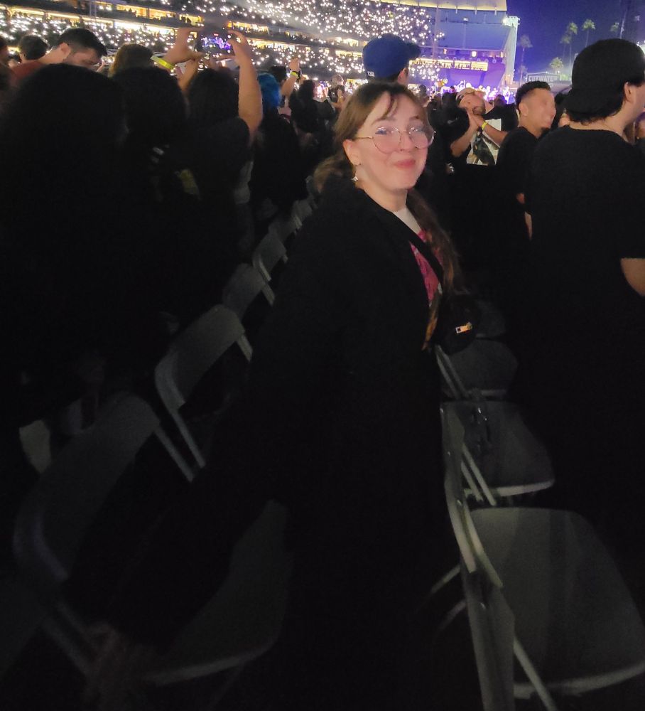 photo of me at the mcr concert and my arm is sooooo long