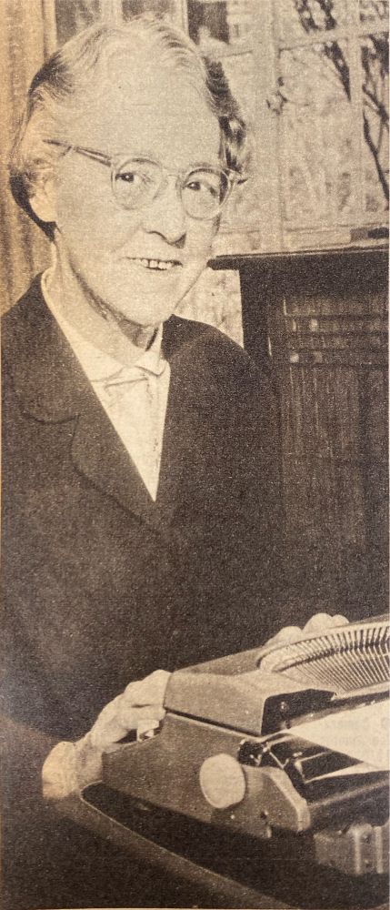 Photo of early Australian Shavian alphabet proponent, Pearl Smith, in 1964 sitting at her Imperial Good Companion Shavian alphabet typewriter.