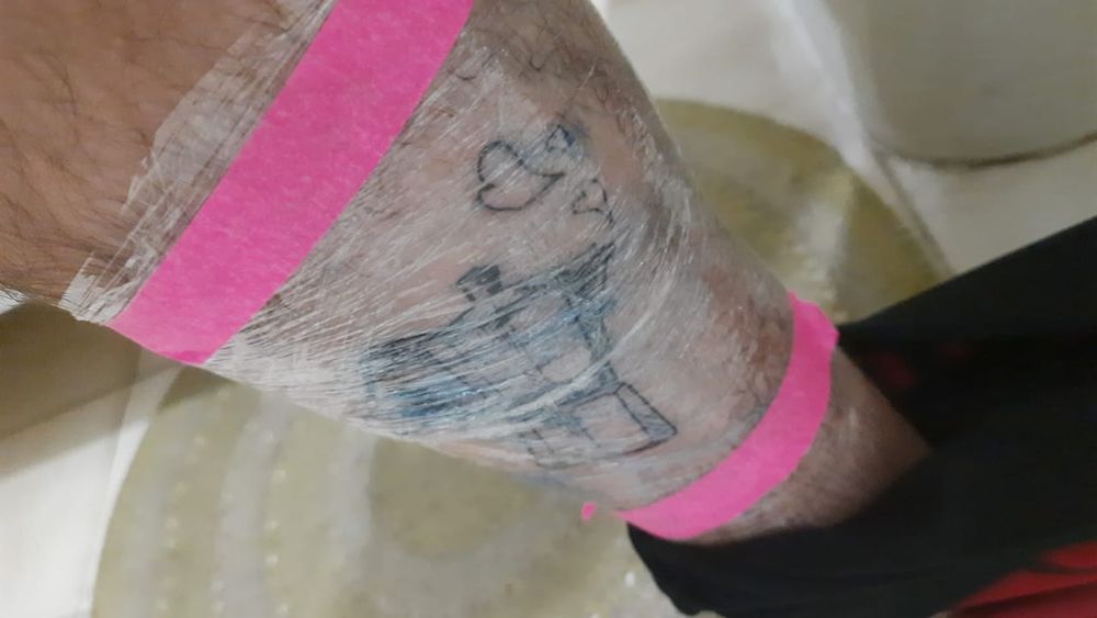 o dono deste perfil tatuou uma chaleira italiana