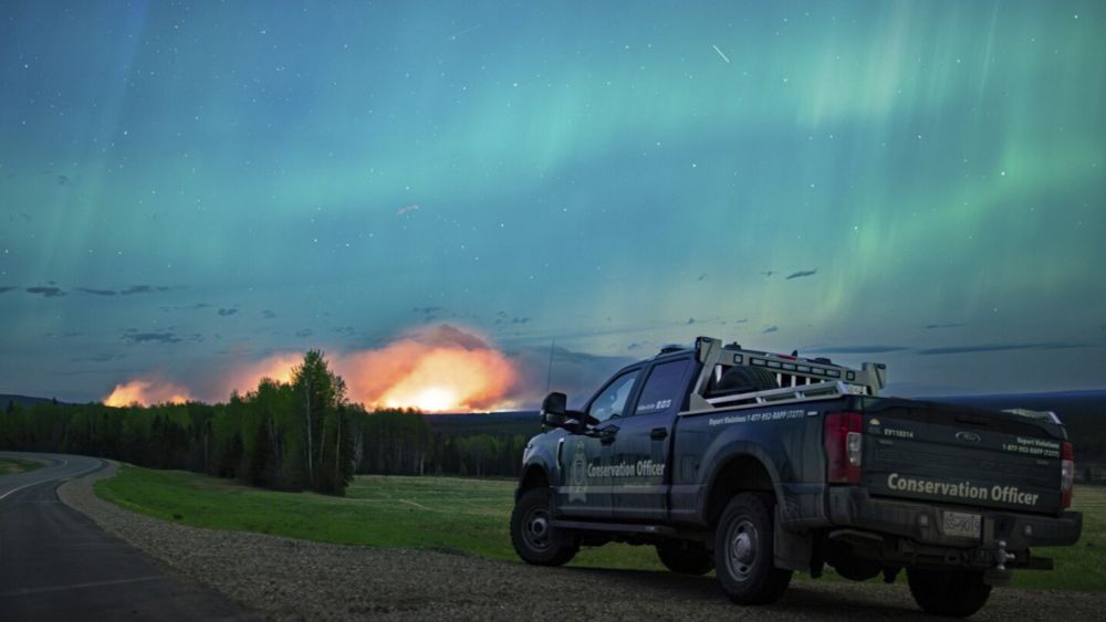 A town in western Canada prepares for a possible 'last stand' as wildfires rage in British Columbia